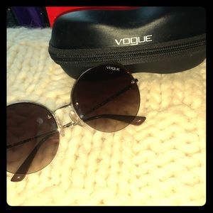 Vogue sunglasses with case 😎